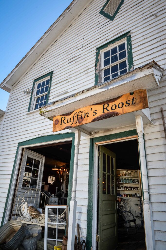 Entry door into Ruffin's Roost Antiques